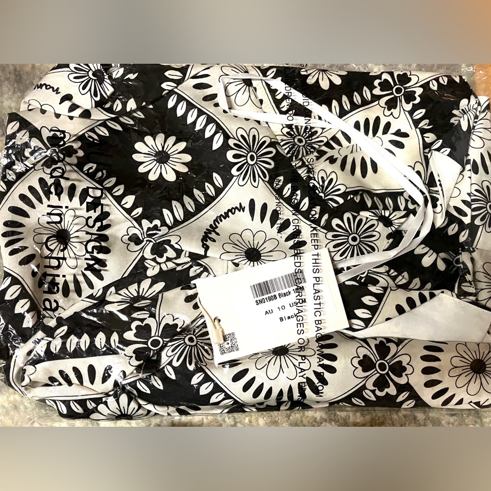 Selfie Leslie Black and White Abstract Floral Print Maxi Halter Dress - Size M - Picture 6 of 7